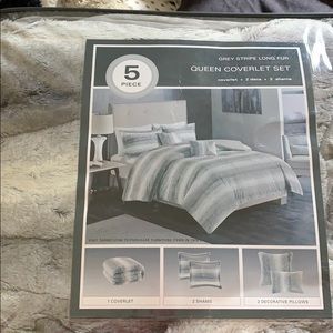 Super cute and cozy queen comforter set